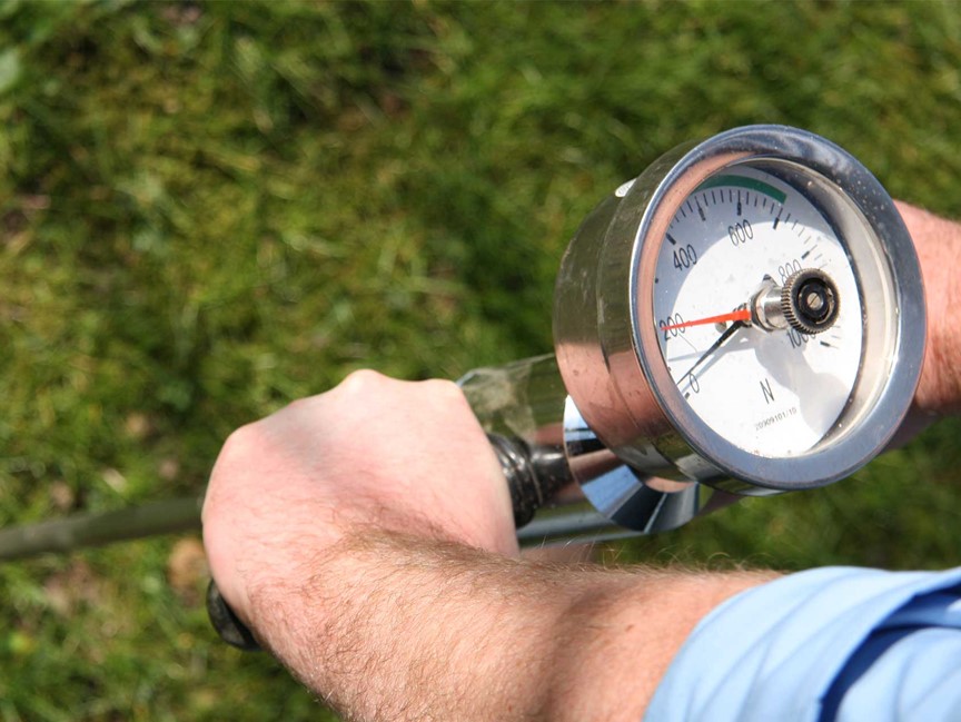Using the Eijkelkamp hand penetrometer