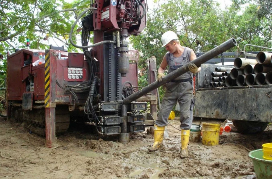Sonic drilling in action